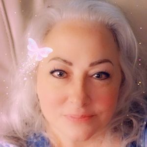 Meet your Posher, Elissa